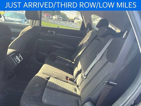 Used 2023 Kia Sorento LX AWD/4WD image 9