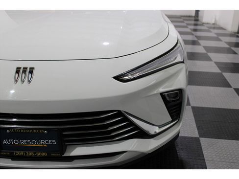 Used 2024 Buick Envista Preferred w/ Advanced Safety Package image 8