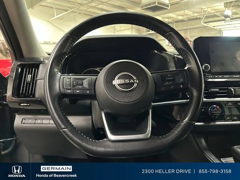 Used 2022 Nissan Pathfinder SV AWD/4WD image 16