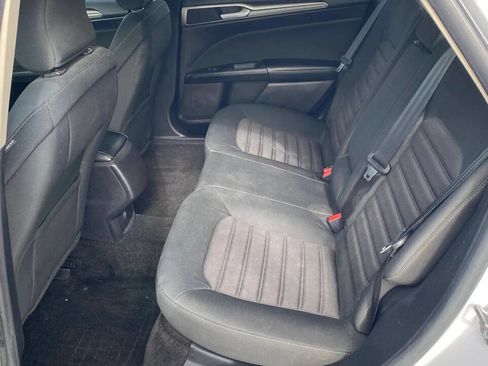 Used 2018 Ford Fusion SE FWD image 19