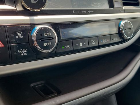 Used 2016 Toyota Highlander XLE FWD image 27