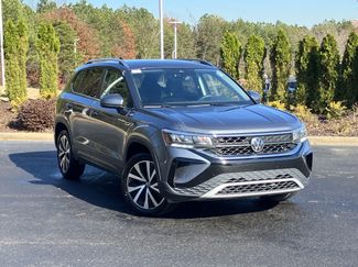 Used 2024 Volkswagen Taos SE video 2