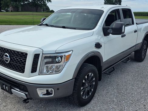 Used 2018 Nissan Titan PRO-4X w/ Pro-4x Utility Package AWD/4WD image 7