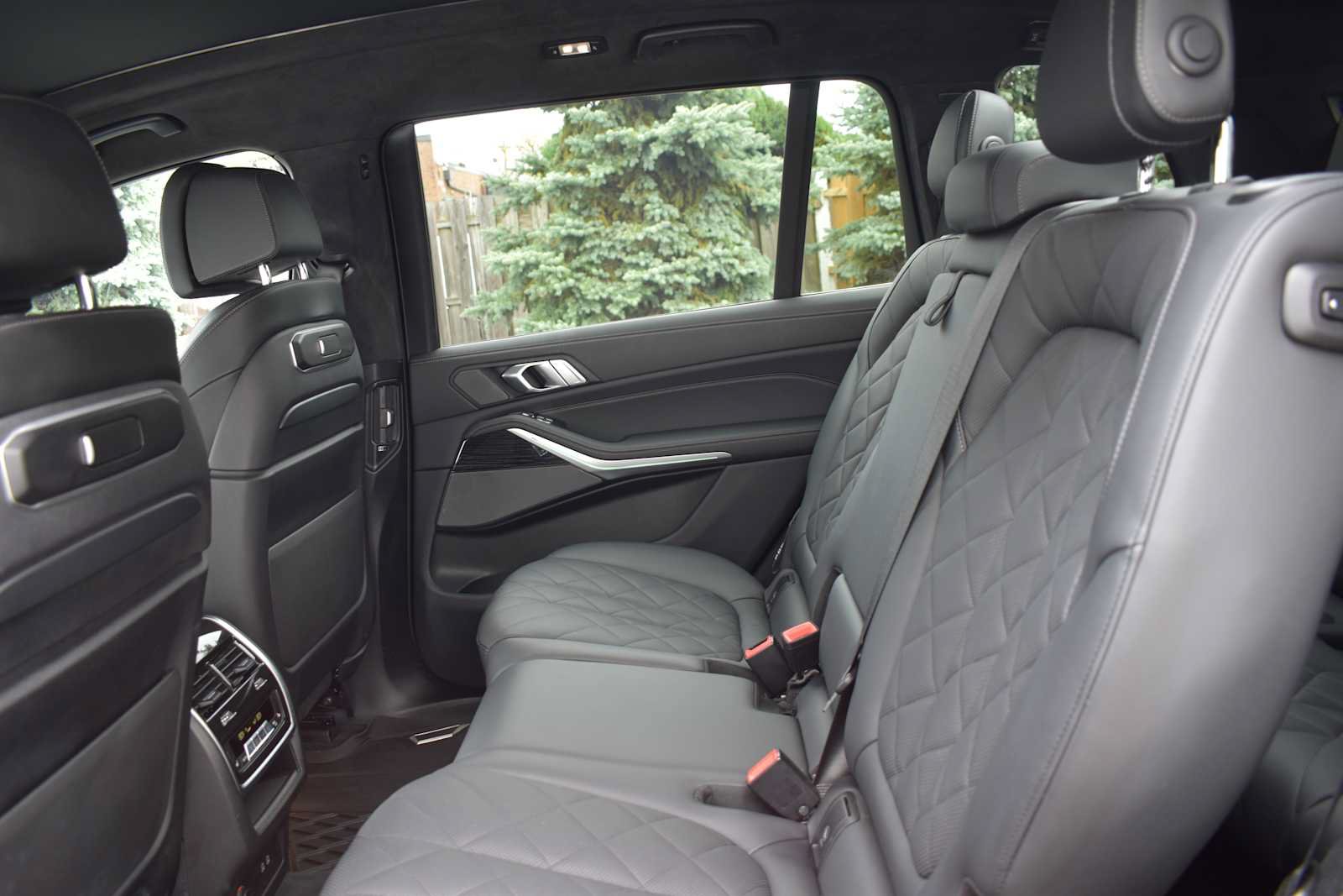 Used 2024 BMW X7 xDrive40i w/ M Sport Package AWD/4WD image 16