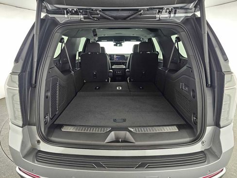New 2025 Chevrolet Suburban Premier image 17