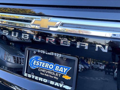 Used 2023 Chevrolet Suburban LT image 8