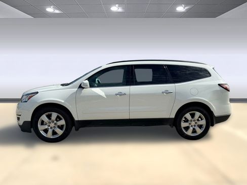 Used 2017 Chevrolet Traverse LT w/ Style and Technology Package image 2
