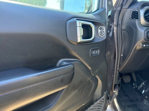 Used 2023 Jeep Wrangler Unlimited AWD/4WD image 10