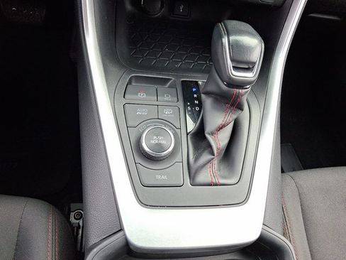 Used 2021 Toyota RAV4 SE image 16