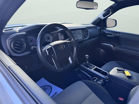 Used 2021 Toyota Tacoma TRD Off-Road image 15