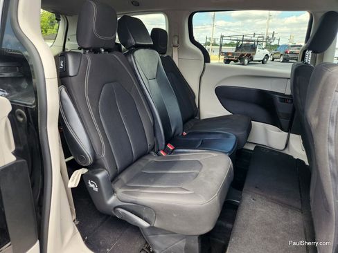 Used 2023 Chrysler Voyager LX image 50