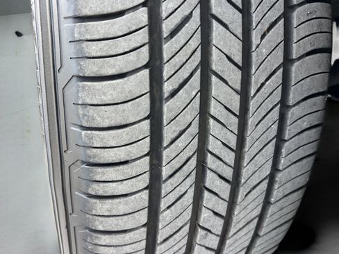 Used 2023 Toyota Highlander LE image 35