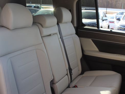 Used 2025 Hyundai Santa Fe Limited image 34