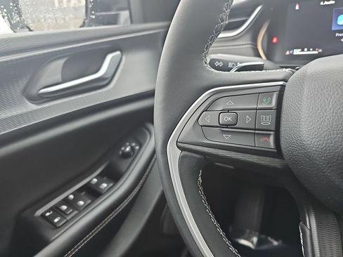 Used 2023 Jeep Grand Cherokee Altitude image 17