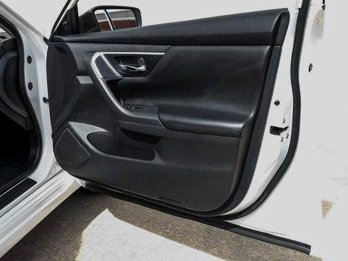 Used 2018 Nissan Altima 2.5 SV image 42