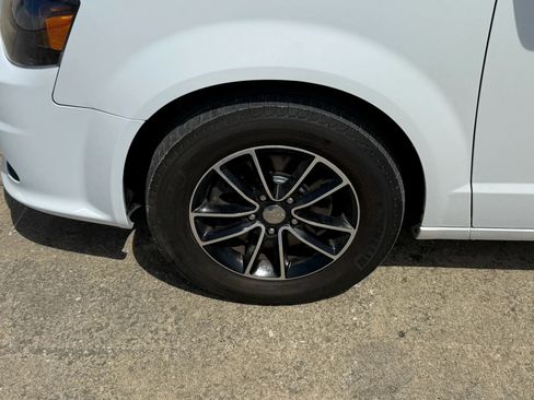 Used 2018 Dodge Grand Caravan SXT w/ Driver Convenience Group FWD image 41