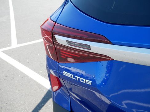 Used 2021 Kia Seltos EX AWD/4WD image 17