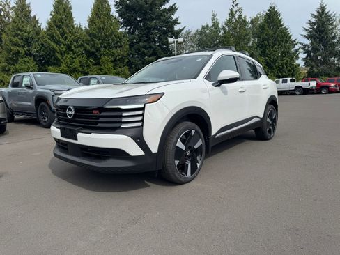 New 2025 Nissan Kicks SR image 1