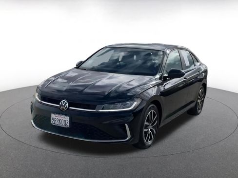 Used 2025 Volkswagen Jetta SE image 7