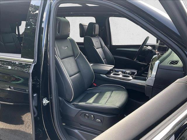 Certified 2025 Cadillac Escalade Premium Luxury AWD/4WD image 9