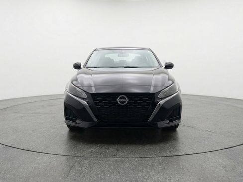 Used 2025 Nissan Altima 2.5 SV image 2