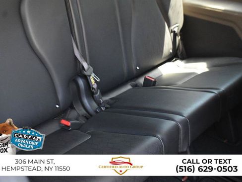 Used 2025 Kia Carnival FWD image 33