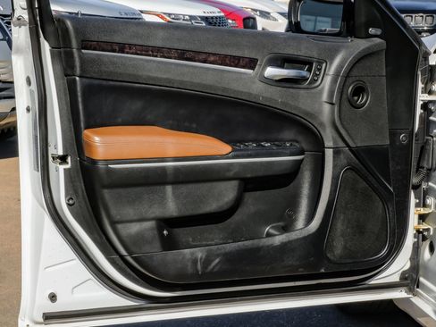 Used 2019 Chrysler 300 Limited image 49