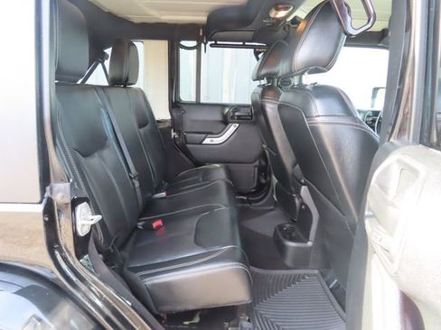 Used 2018 Jeep Wrangler Unlimited Sahara w/ Max Tow Package AWD/4WD image 27