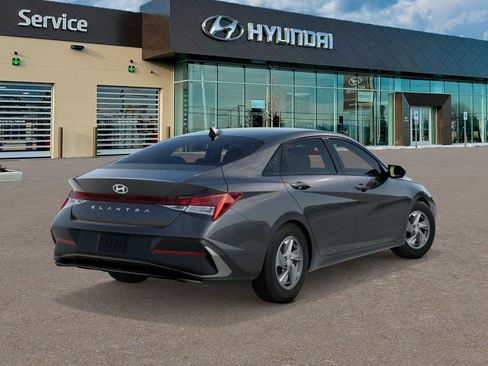New 2026 Hyundai Elantra SE FWD image 4