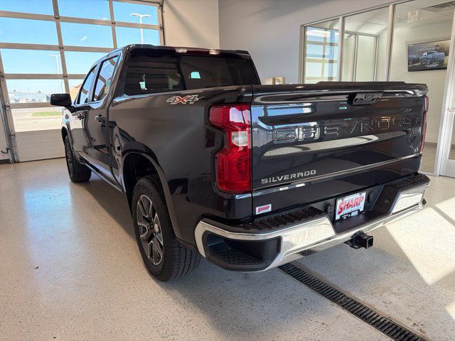Used 2024 Chevrolet Silverado 1500 LT AWD/4WD image 6