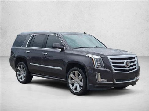 Used 2015 Cadillac Escalade Premium RWD image 3