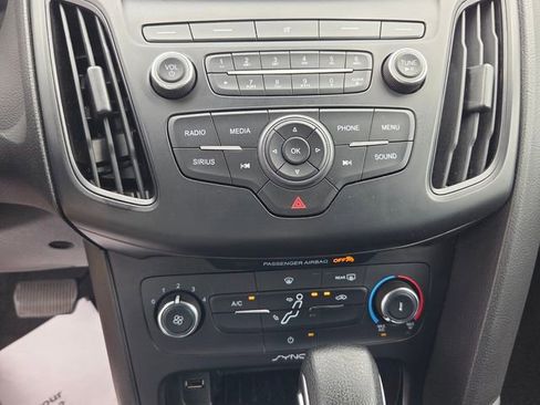 Used 2018 Ford Focus SE FWD image 18