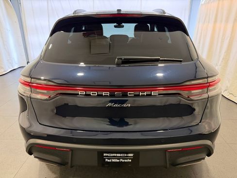 Used 2023 Porsche Macan AWD/4WD image 8