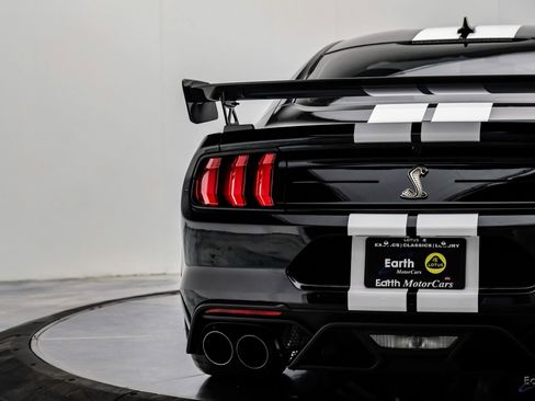 Used 2021 Ford Mustang Shelby GT500 w/ Carbon Fiber Track Pack image 17