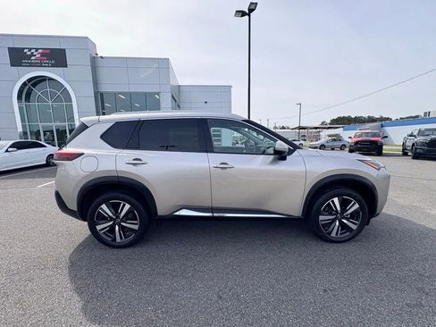 Used 2023 Nissan Rogue SL AWD/4WD image 2