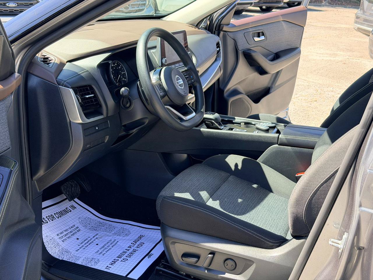Used 2021 Nissan Rogue SV FWD image 12