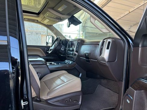 Used 2018 GMC Sierra 2500 Denali w/ Duramax Plus Package AWD/4WD image 5