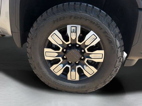 Used 2024 GMC Sierra 2500 Denali w/ Denali Reserve Package AWD/4WD image 9