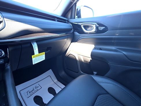 New 2026 Jeep Compass Latitude image 18