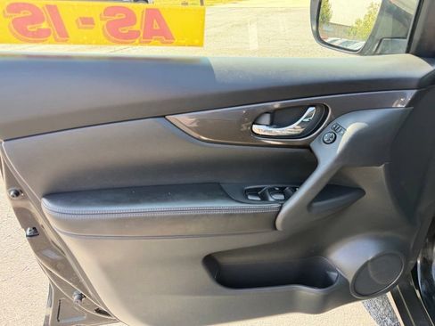 Used 2019 Nissan Rogue S w/ Special Edition Package FWD image 13