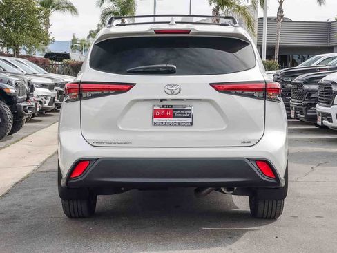 Used 2021 Toyota Highlander XLE image 5