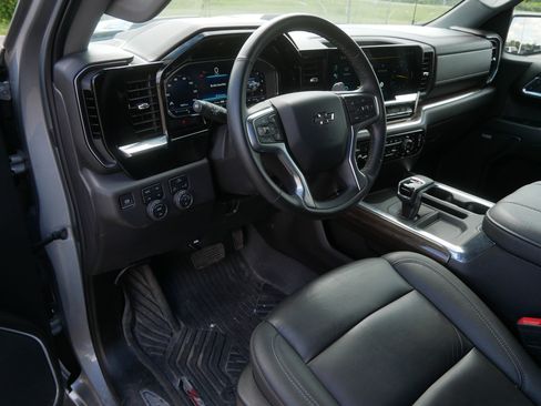 Used 2024 Chevrolet Silverado 1500 LT Trail Boss w/ Convenience Package II AWD/4WD image 20