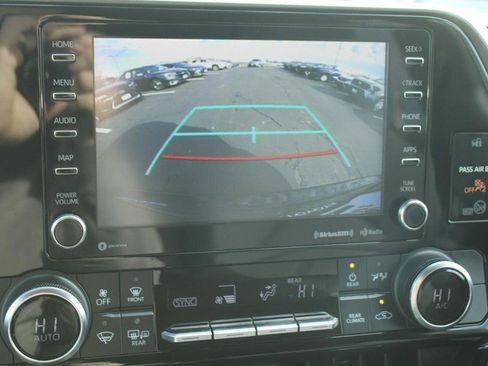 Used 2020 Toyota Highlander LE image 20