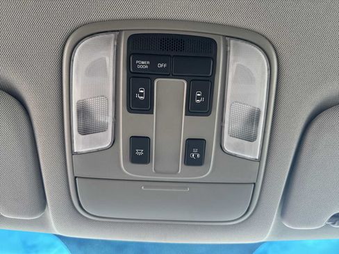 Used 2016 Kia Sedona LX w/ LX Essentials Premium Package FWD image 28