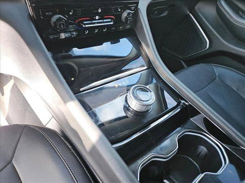 Used 2022 Jeep Grand Cherokee Limited image 15