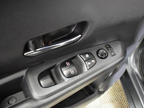 Used 2021 Nissan Kicks SV image 8