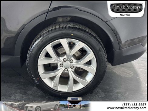 Used 2023 Land Rover Discovery Sport SE image 9