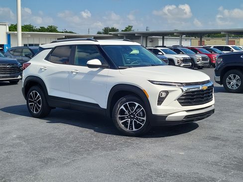 Used 2025 Chevrolet TrailBlazer LT FWD image 32