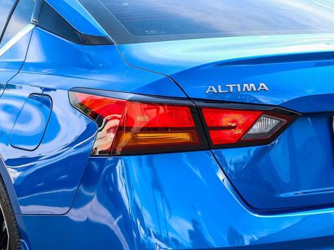 Used 2025 Nissan Altima 2.5 SR w/ SR Premium Package FWD image 9