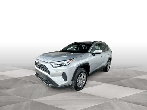 Used 2025 Toyota RAV4 XLE FWD image 4